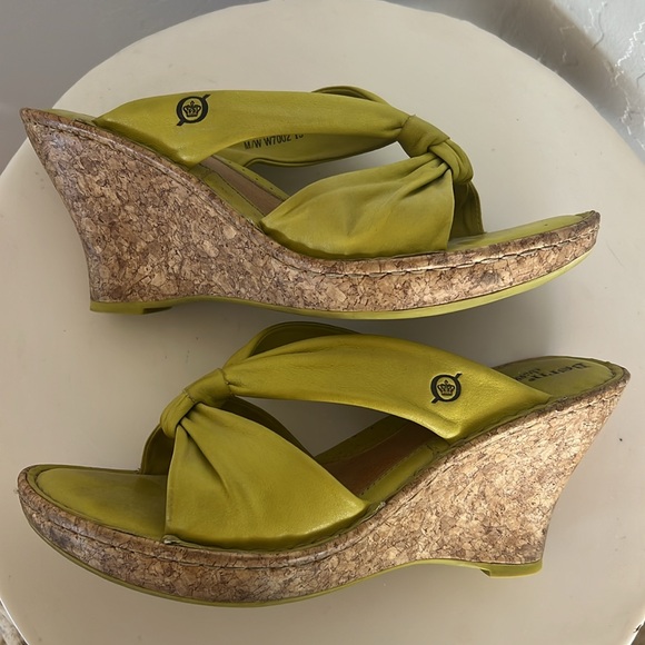 Born Drilles lime green leather sandal. Sz 8 - Picture 7 of 10